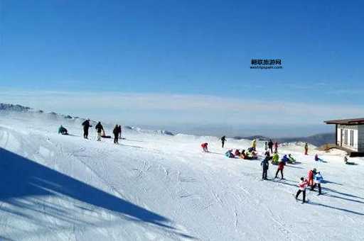 畅享冬日滑雪乐趣，尽在盘山滑雪场